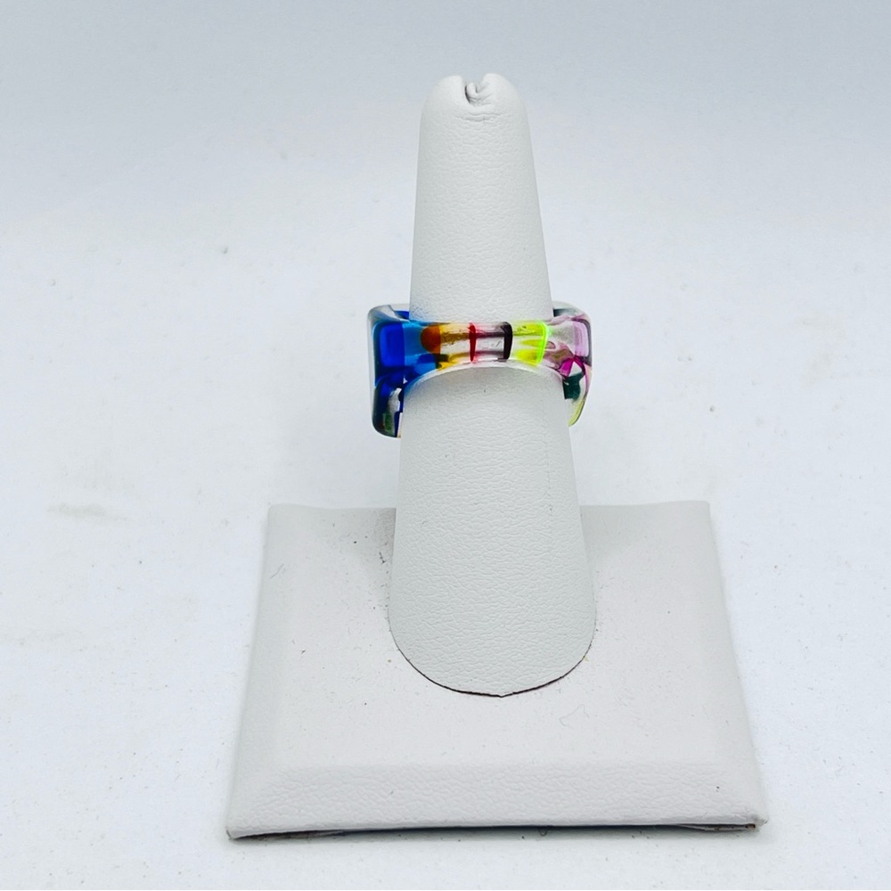 Vtg Lucite Ring 60's70's Vibrant Stripes Neon Green, Blue, Purple, Pink Yellow - Picture 2 of 6